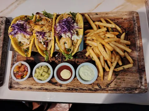 Tacos y acompañamientos en Nicoya