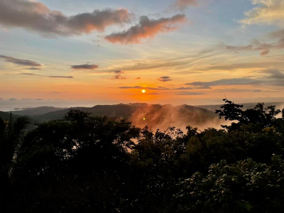 Atardecer original visto desde la montaña